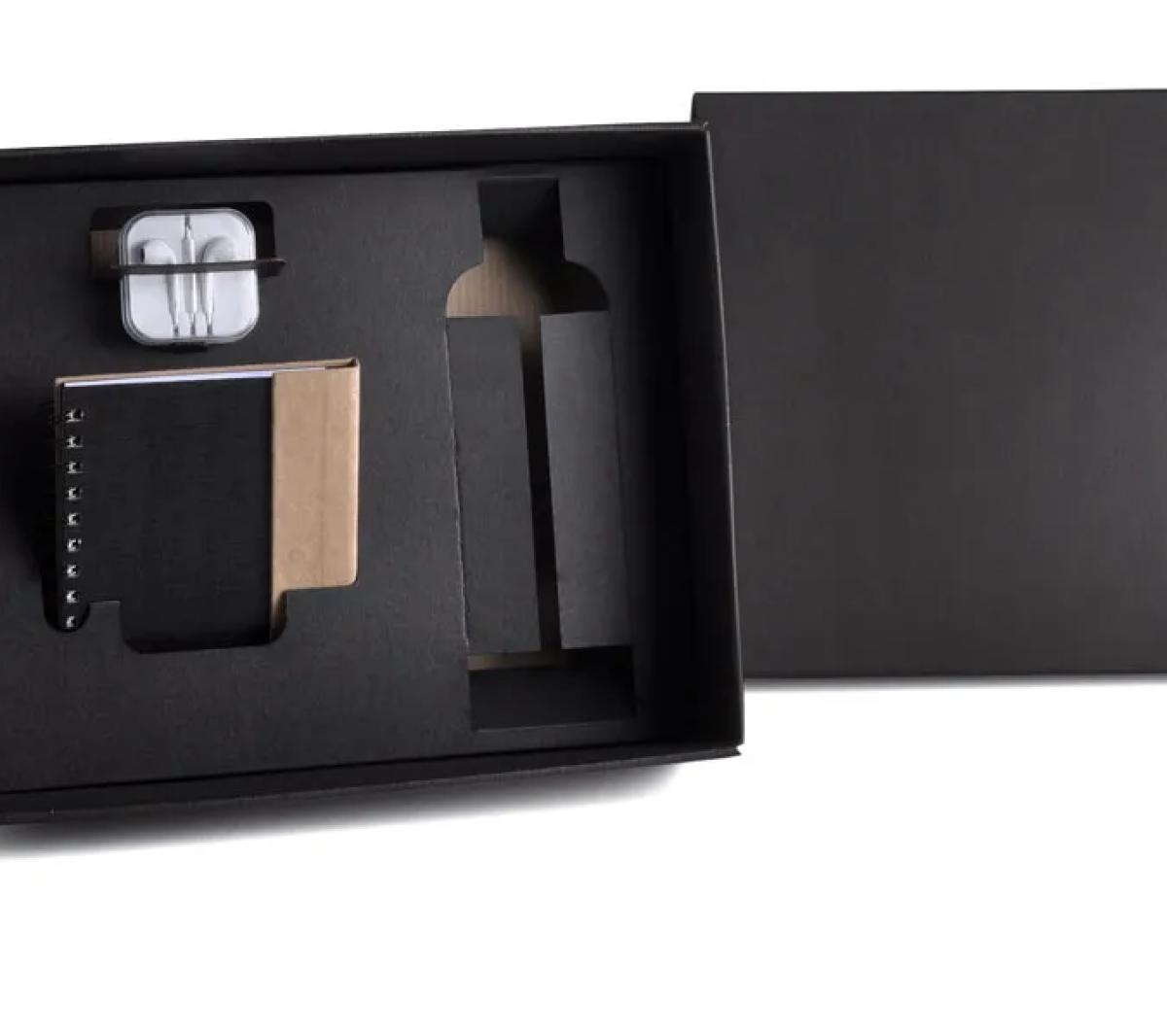 Kit em Papelão 4 Pçs Garrafa, Caderno e Fone