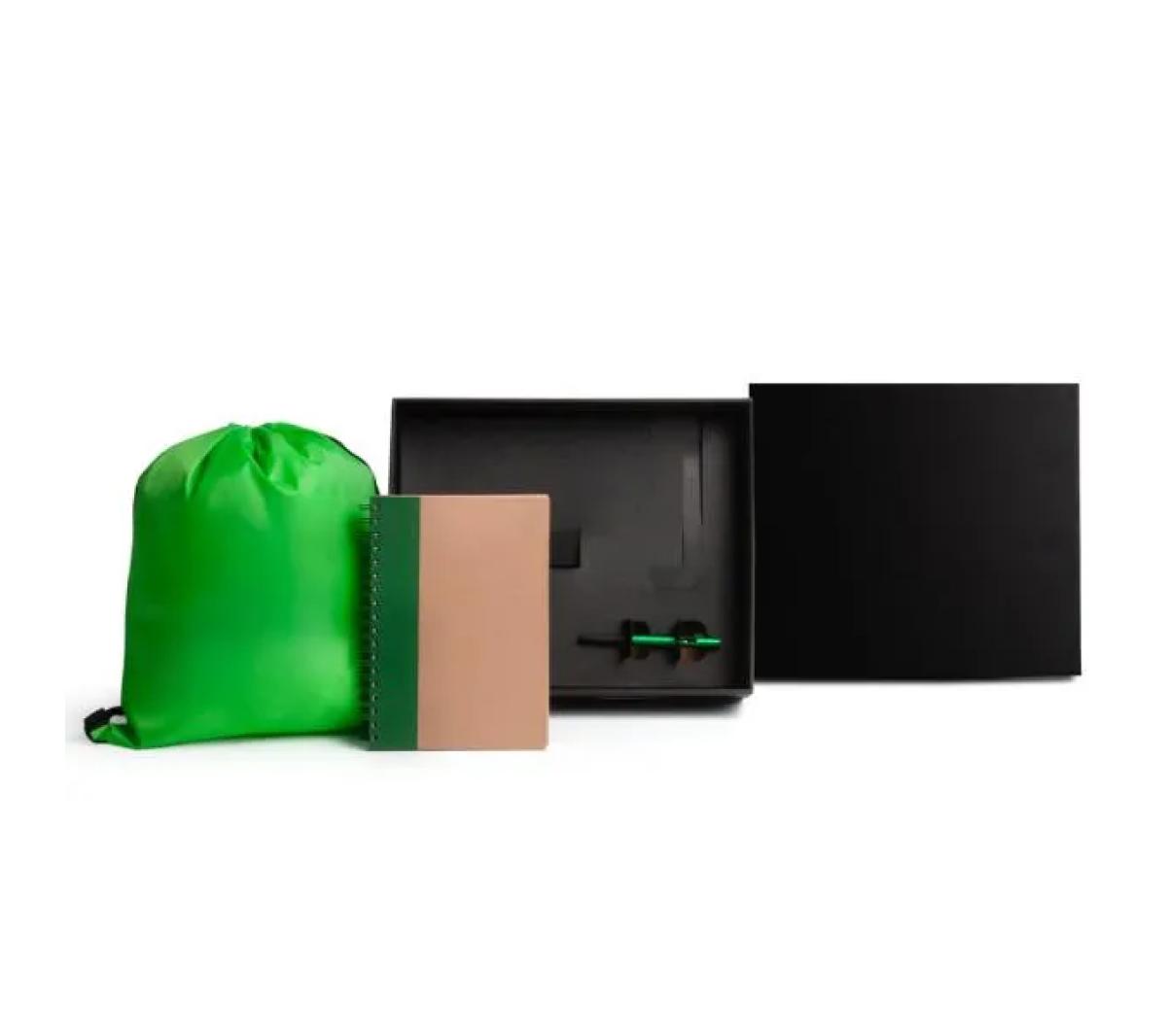Kit Mochila Saco Nylon, Caderno Capa Dura e Caneta 100 Folhas